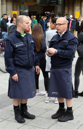 Rockstars von protec im Gespräch - Mitarbeiter und Geschäftsführer WENN+ABER